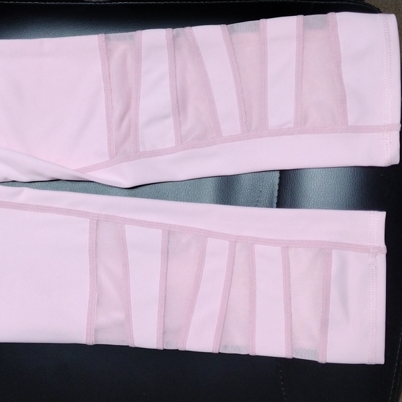 ***NWOT*** AVIA WORK OUT/ YOGA PANTS - Picture 3 of 6